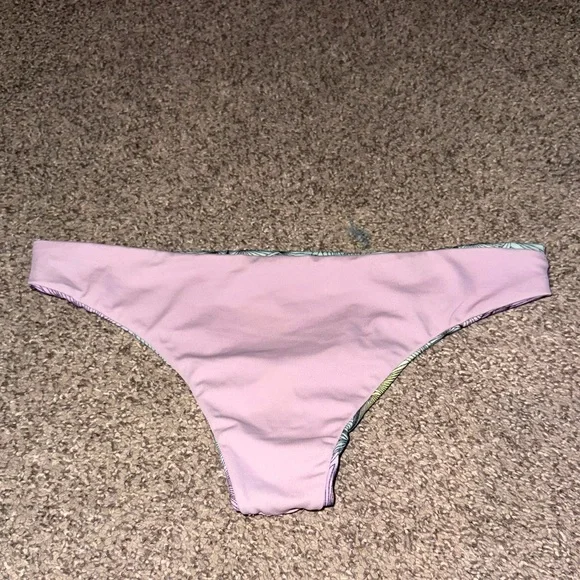 Geometric design and lavender reversible bikini bottoms s/m cheeky - Picture 6 of 6